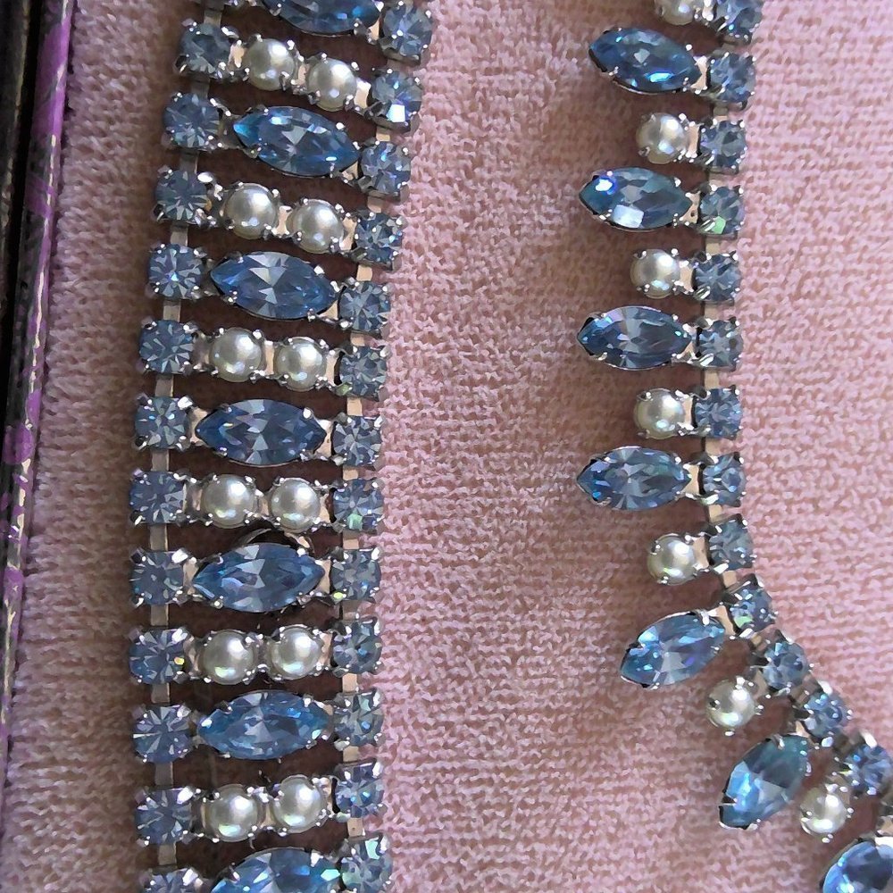 𝅺Vintage b. david blue stones and pearl necklace and bracelet.